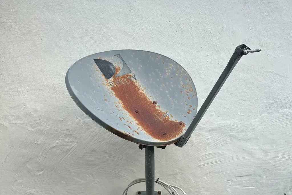 rusted directv satellite dish in Jupiter FL needing repair